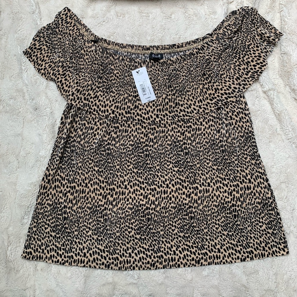NWT Off the shoulder leopard print blouse. Size XL